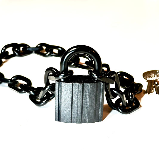 Chain & Lock Necklace - All Black Mid